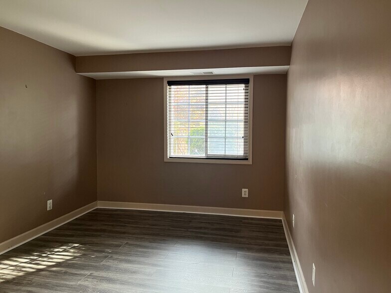 Building Photo - 1549A N Van Dorn St