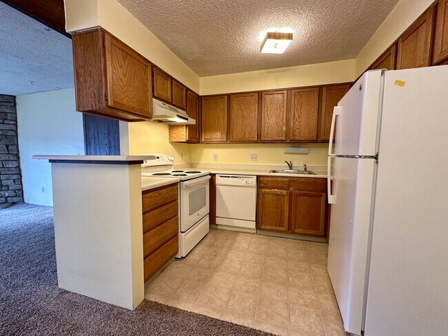 Building Photo - Lovely 1 Bedroom, 1 Bathroom Lakewood Cond...