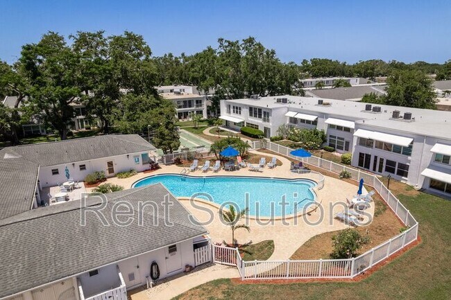 Building Photo - 1655 S Highland Ave
