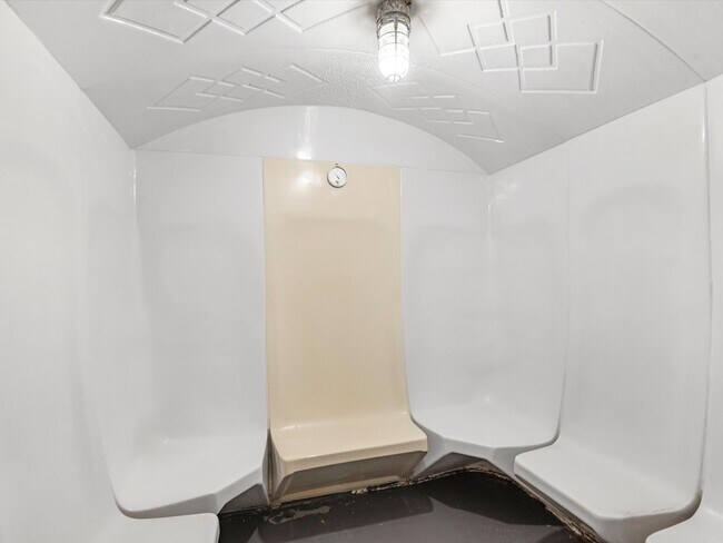 Building Photo - 5925 Almeda Rd