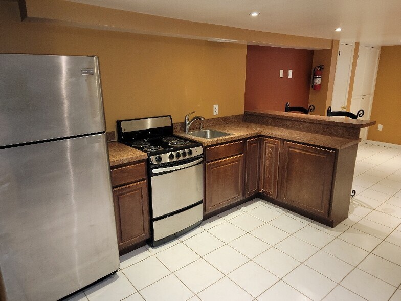 Building Photo - 2712 Urbana Dr