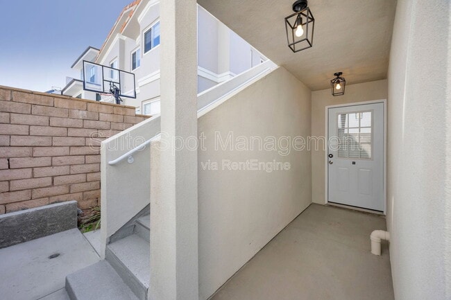 Building Photo - 308 N Catalina Ave