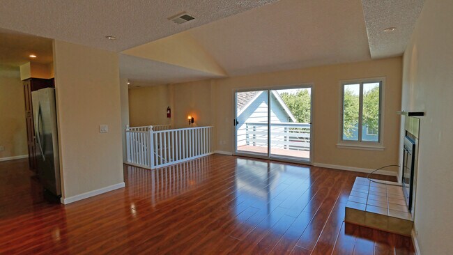 Building Photo - 318 Barbara Ln