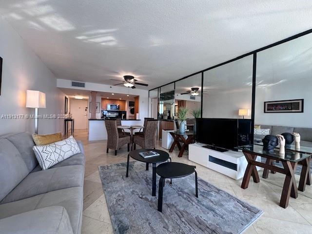 Building Photo - 1717 N Bayshore Dr