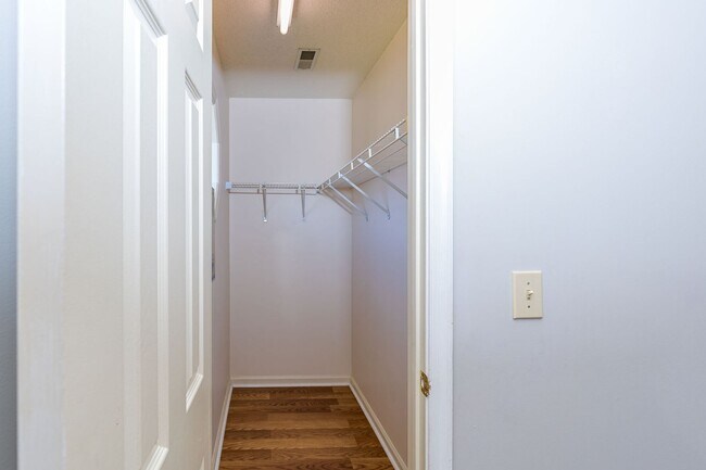 Building Photo - Immaculate updated 2 story 3 bedroom 2.5 bathroom house in the Briarwood area Greensboro