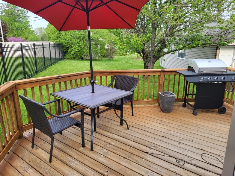 Rear Deck - 3804 Samuel Ave