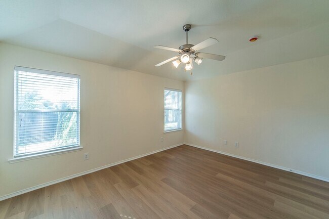 Building Photo - 1205 N Rhea Dr