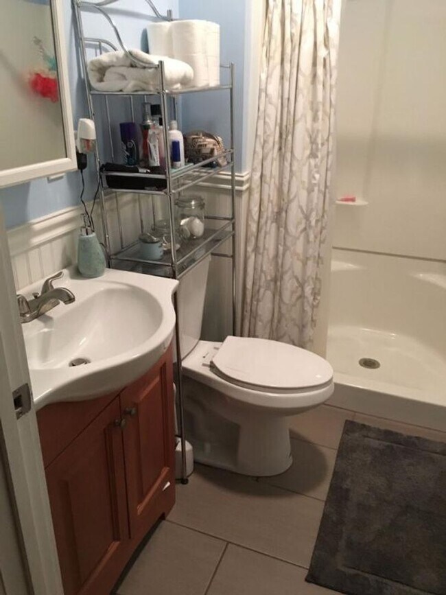 Building Photo - Four Bed Two bath in Allston..... DON'T MISS OUT...