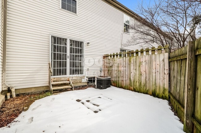 Building Photo - Two Bedroom, One Bathroom Condo in Blacklick