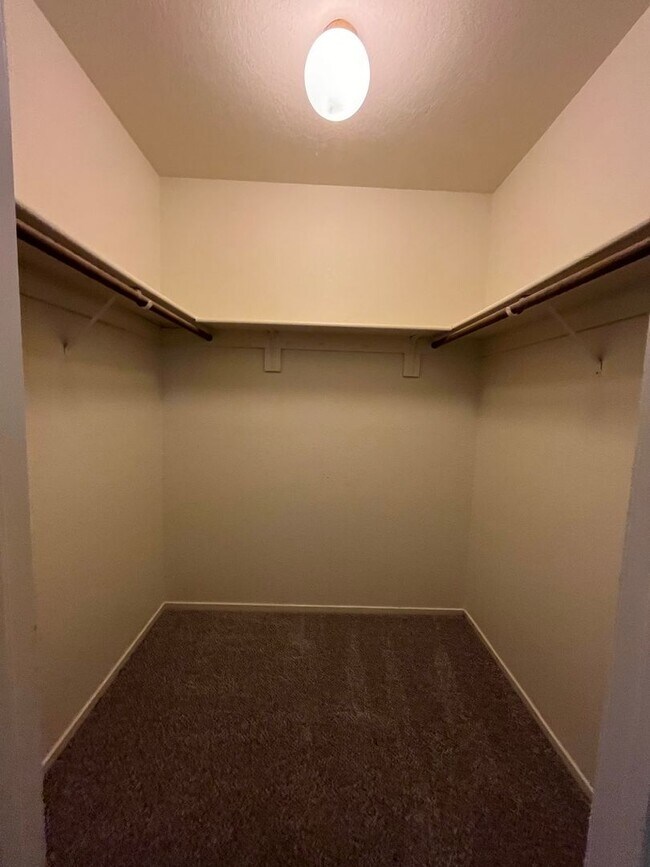 Building Photo - 2358004/85