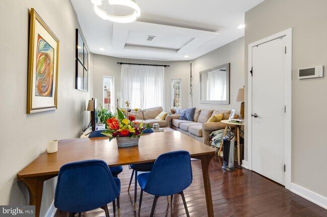 Building Photo - 221 W Girard Ave