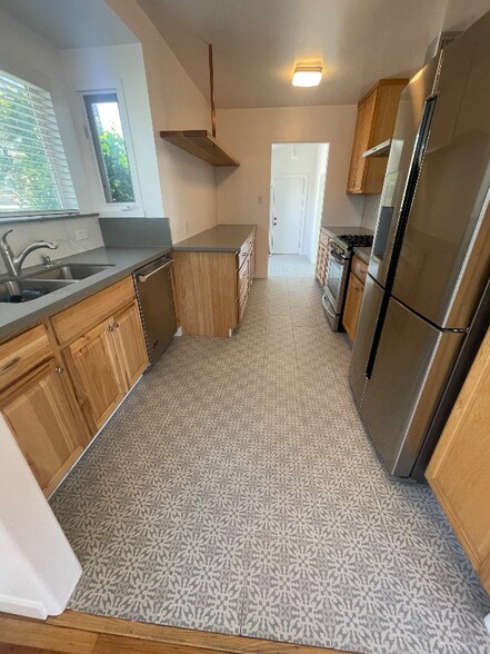 Building Photo - 4180 Blackton Dr