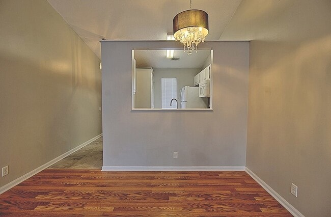 Building Photo - 910 Brett Dr