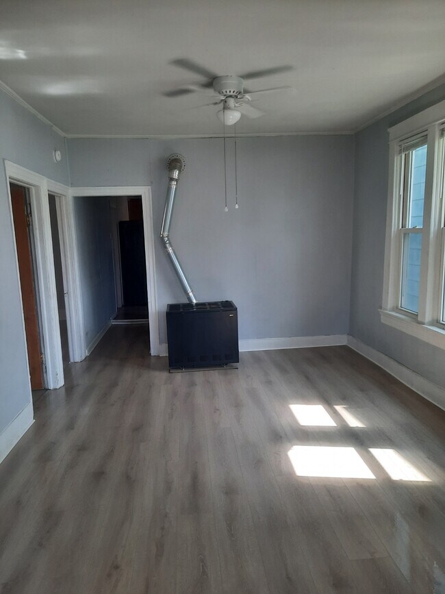 Building Photo - 538 8th Ave