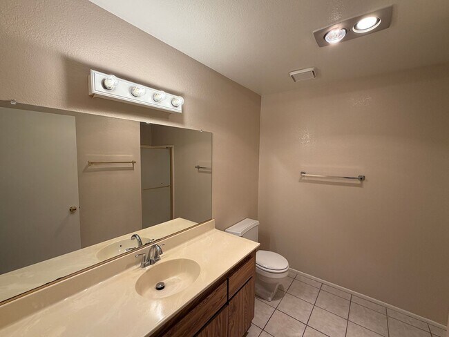 Building Photo - Spacious Condominium in Claremont School District! Ready for Immediate Move-in!!
