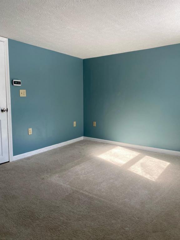 Building Photo - 1136 Pownal Rd