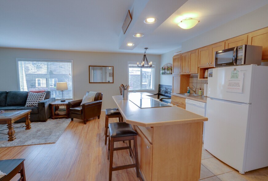 Building Photo - 240 La Bonte St