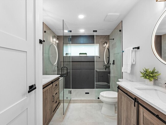 Building Photo - 1826 Woodcrest Dr