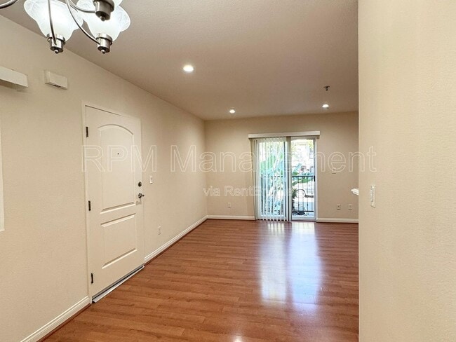 Building Photo - 843 Hayworth Ave