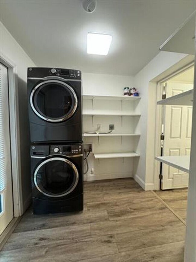 Building Photo - 9422 SW 51st St # 1-2, Cooper City, FL 33328