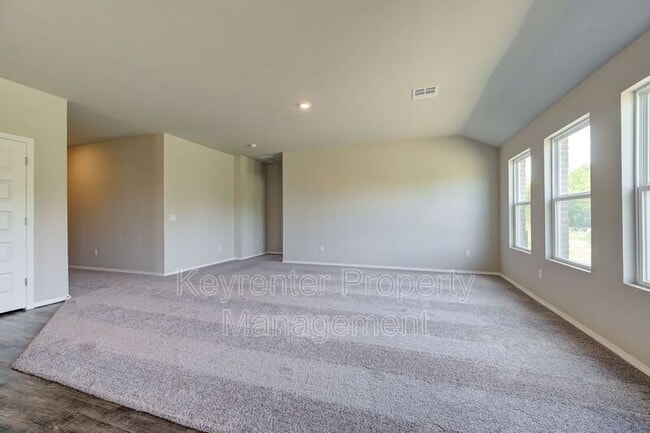 Building Photo - 755 Foxtail Dr