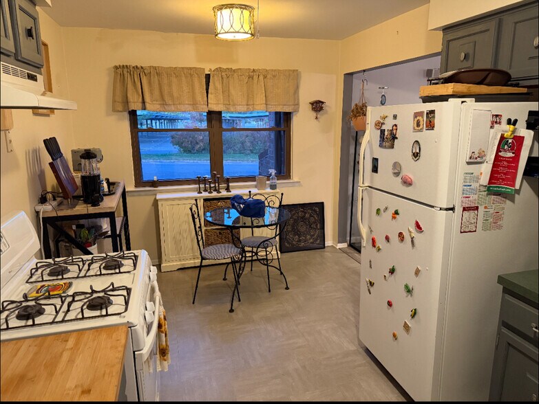 Building Photo - 306 Sharon Garden Ct