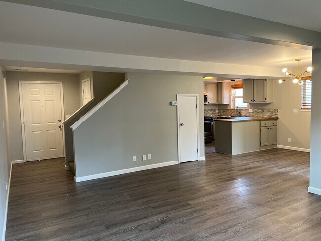 Building Photo - Water/Sewer/Garbage and landscaping included! A/C too!