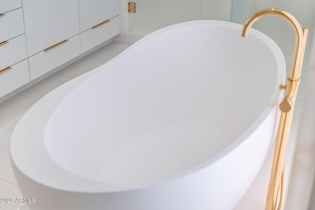 Building Photo - 6587 N Palmeraie Blvd