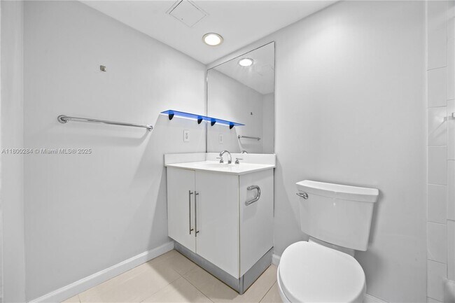 Building Photo - 3000 S Ocean Dr