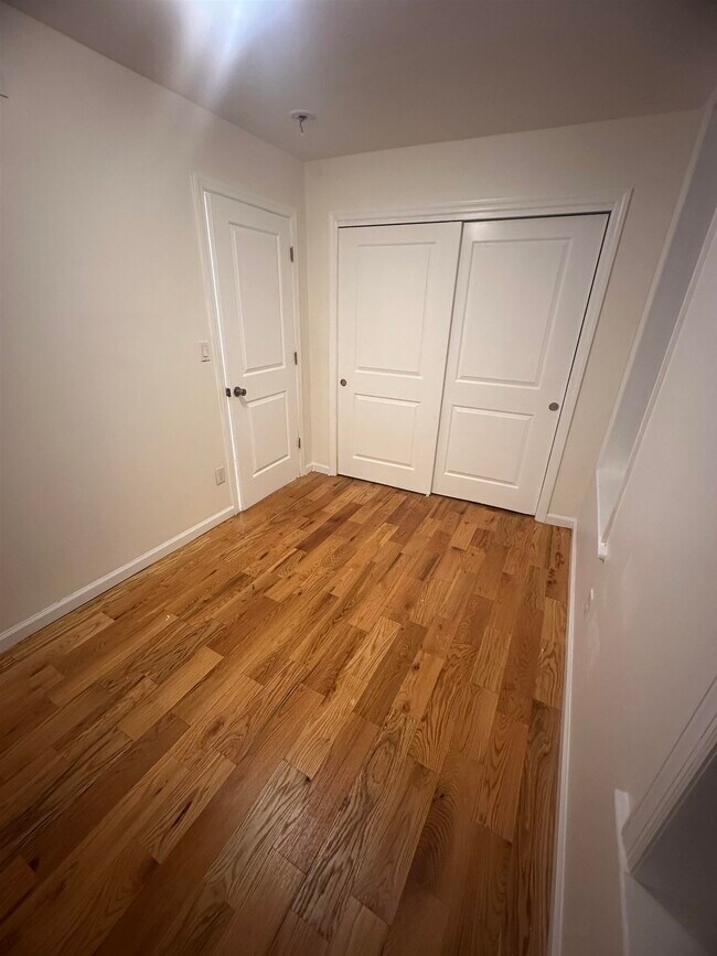 Building Photo - 192 Fairview Ave