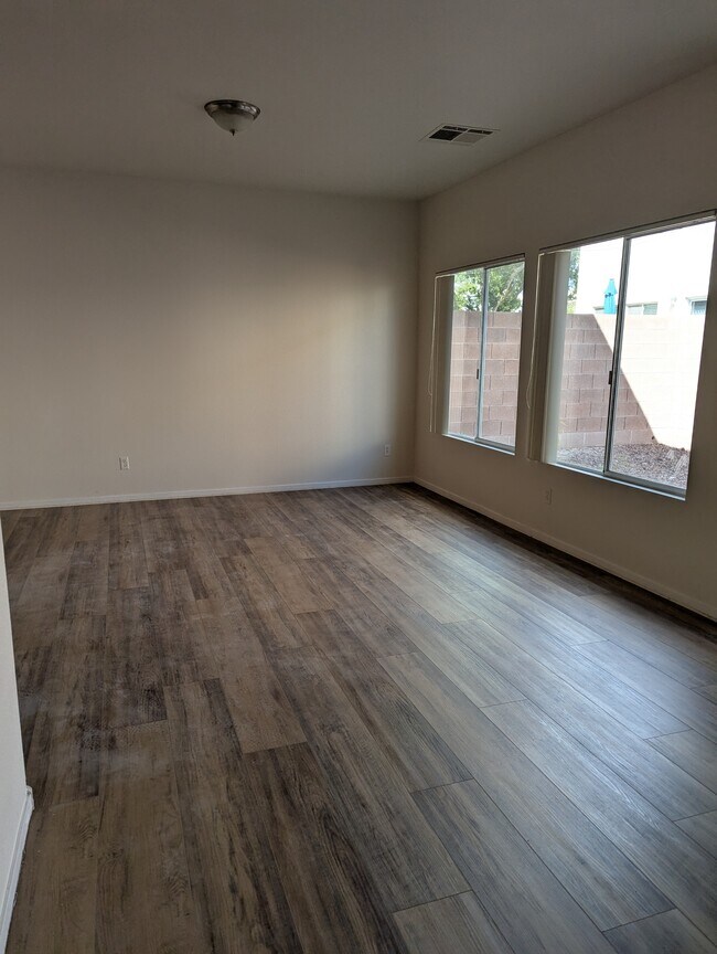 Building Photo - 926 Shades End Ave