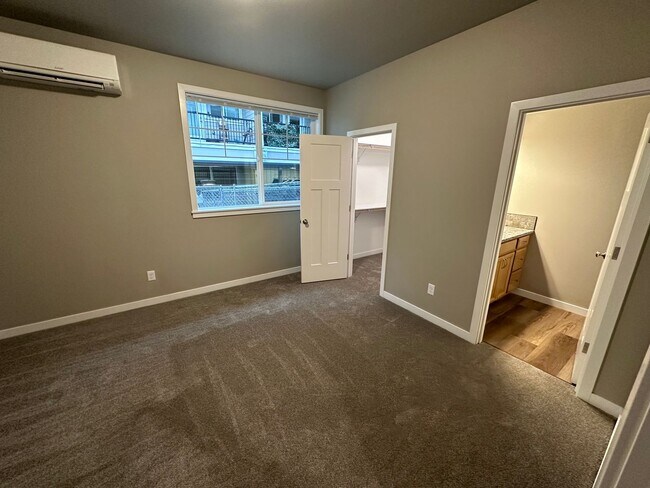 Building Photo - 4 Bedroom / 4 bath New Townhome. Every bedroom is its own Master Suite with your own full bathroo...