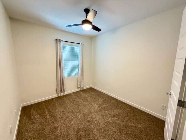 Building Photo - 4077 S Sabrina Dr