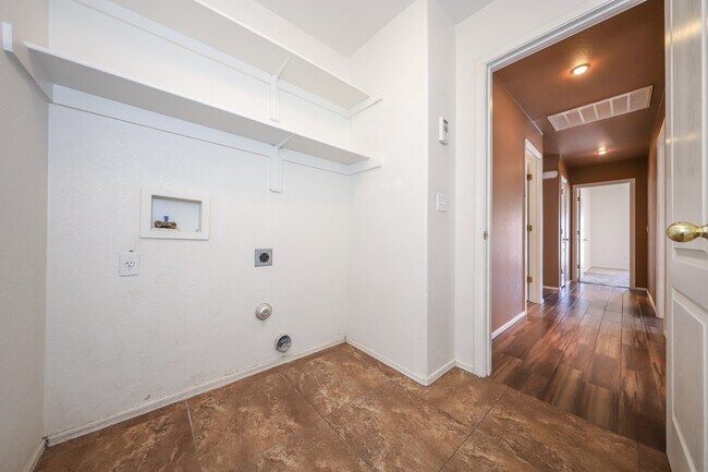 Building Photo - 8070 N Wild Aster Way