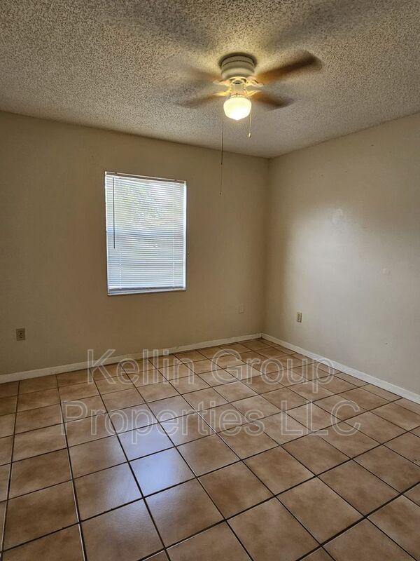 Building Photo - 2351 Chestnut Hills Dr