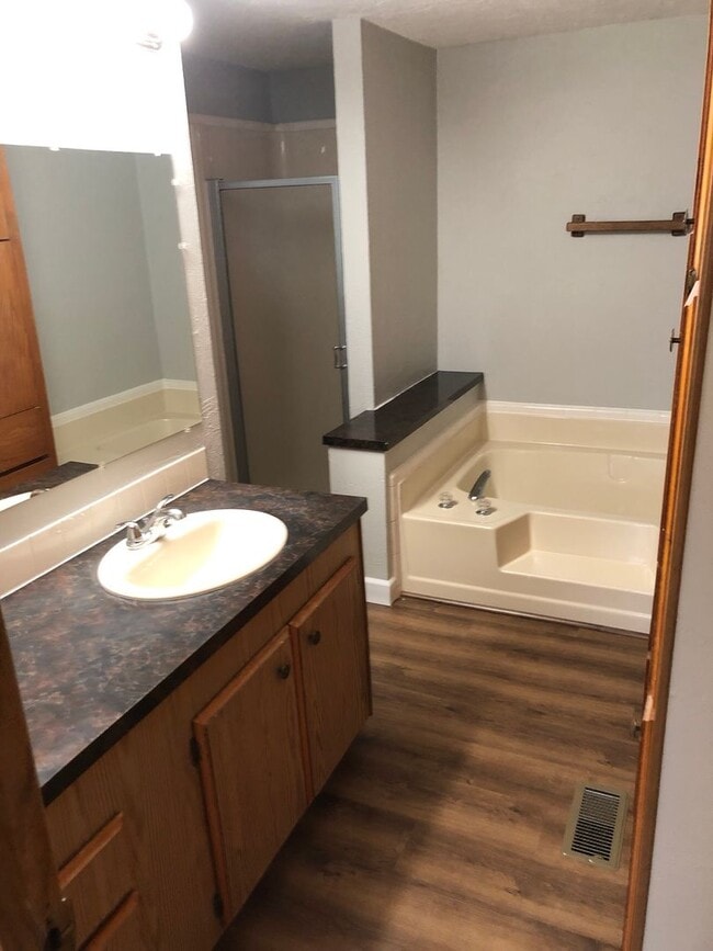 Building Photo - STATUS:  AVAILABLE -|R98| $1495