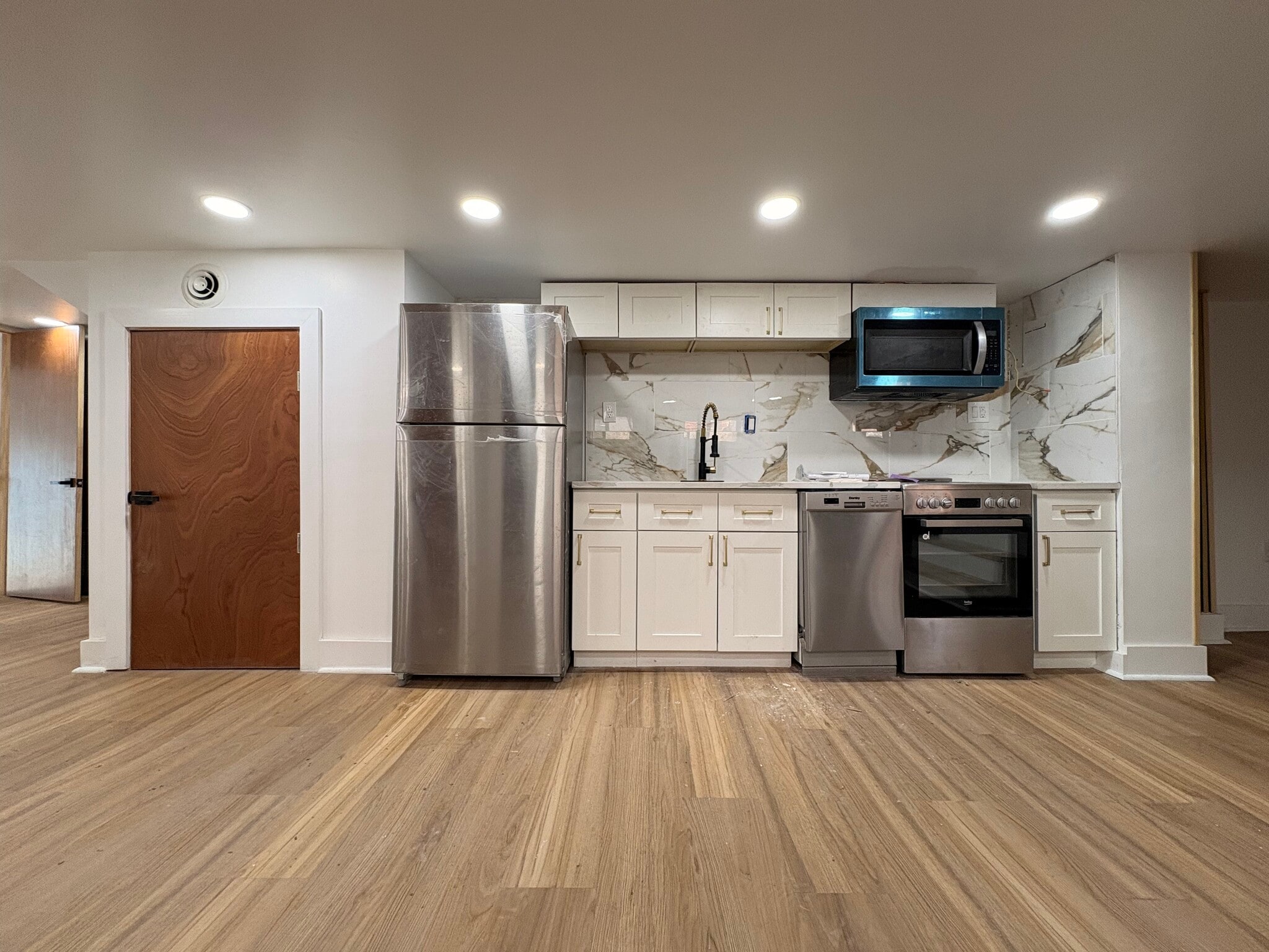 Building Photo - 5834 Phillips Ave