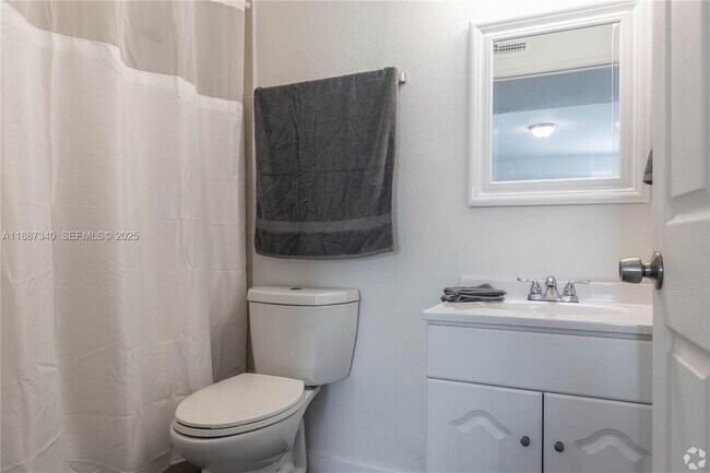 Building Photo - 2000 S Main St