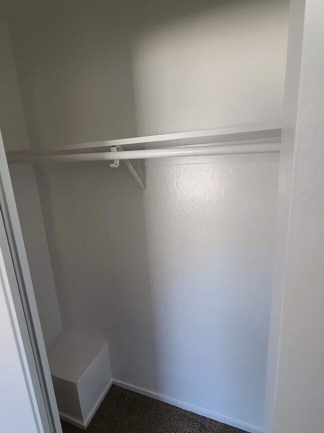 Building Photo - UPDATED RENTAL IN SACRAMENTO!