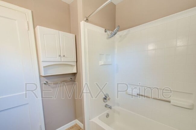 Building Photo - 200 Cynthia Dr