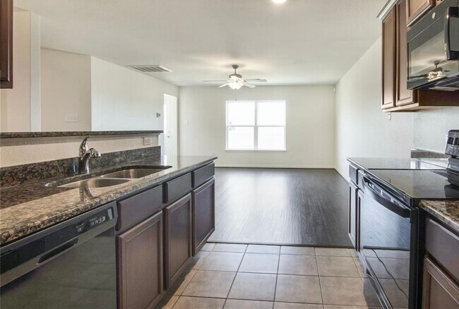 Building Photo - 22622 Cloverland Field Dr