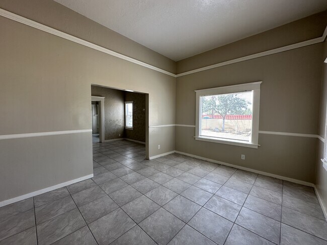 Building Photo - 1340 S Kirby St