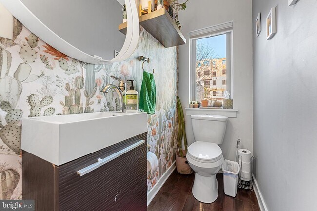 Building Photo - 2013 E York St