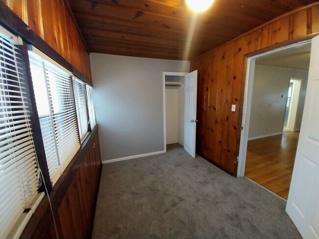 Building Photo - 11123 E 10 S