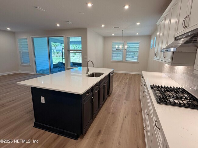 Building Photo - 381 Pelton Pl