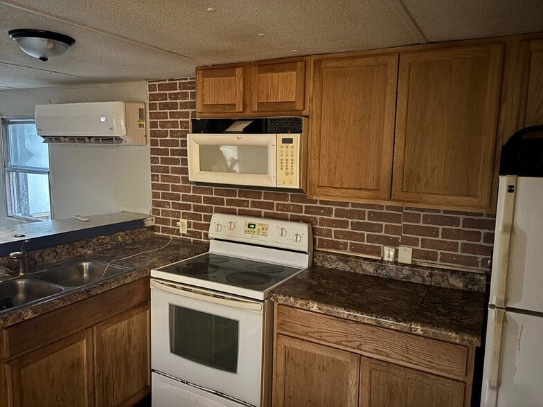 Building Photo - 90 Palm Rd