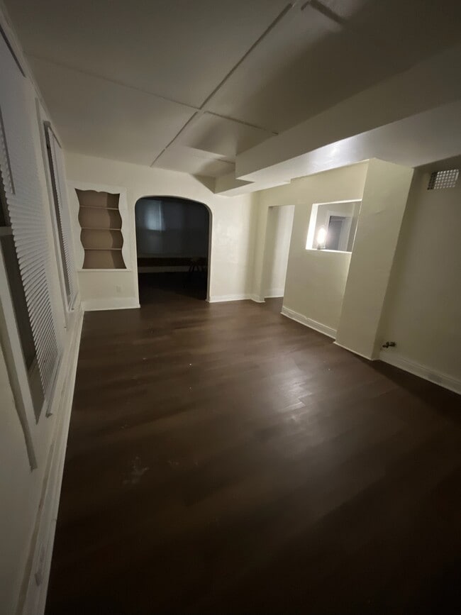 Building Photo - 104 Lake St