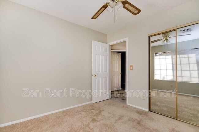 Building Photo - 5802 E Enrose St