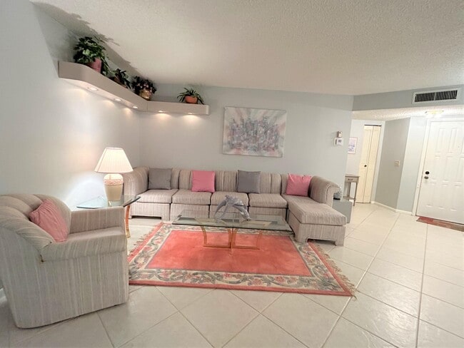 Building Photo - 3101 Lucerne Park Dr
