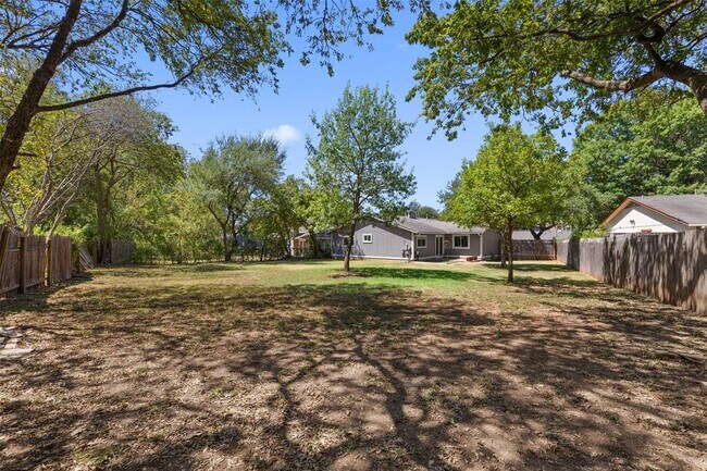 Building Photo - 2808 Firecrest Dr